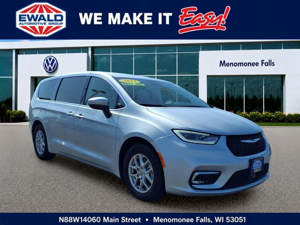 2023 Chrysler Pacifica Touring L in Silver Mist Clearcoat — front three-quarter view