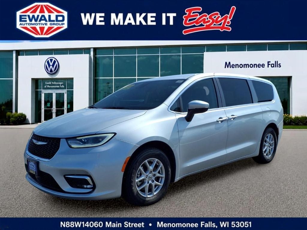 2023 Chrysler Pacifica — side profile view